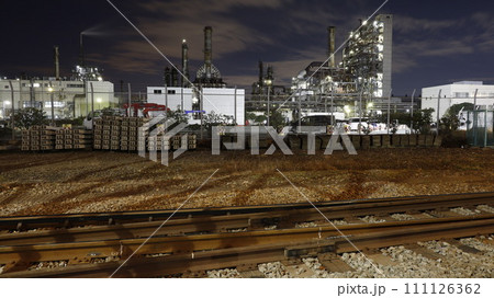 神奈川臨海鉄道の末広町駅貨物ヤード付近(川崎市)の工場夜景 神奈川臨海鉄道の末広町駅貨物ヤード付近(川崎市)の工場夜景 111126362