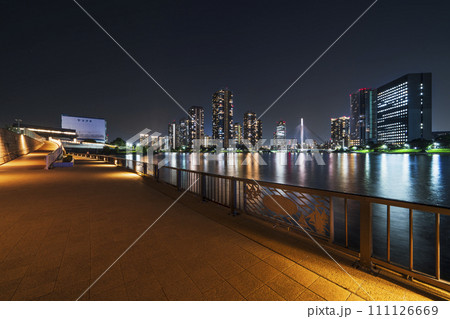 隅田川テラスの夜景【東京都・江東区-中央区】 隅田川テラスの夜景【東京都・江東区-中央区】 111126669