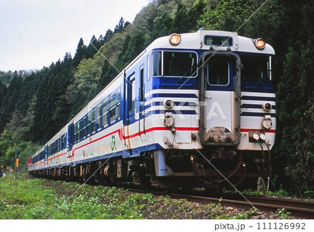 磐越西線を走るキハ40系普通列車 111126992