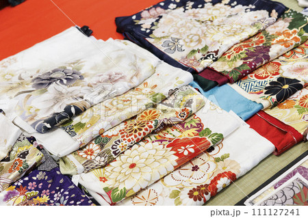 着物　帯紐や帯締め帯揚げなどのイメージ画像　呉服店や着物レンタル 111127241