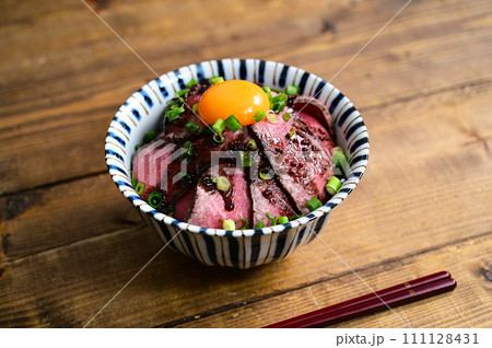 ローストビーフ丼 111128431