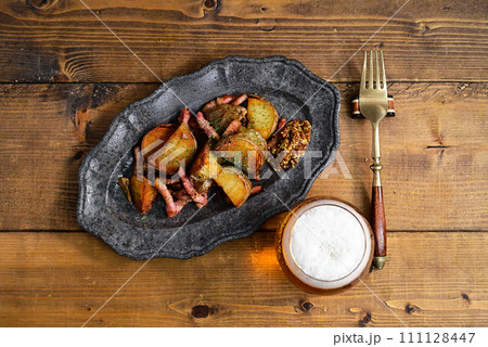 ジャーマンポテトとビール ジャーマンポテトとビール 111128447