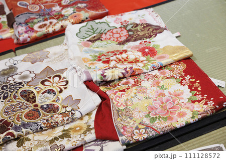 着物　帯紐や帯締め帯揚げなどのイメージ画像　呉服店や着物レンタル 111128572