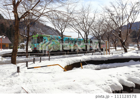 長良川鉄道の終着駅 冬の北濃駅と転車台（岐阜県郡上市） 111128578