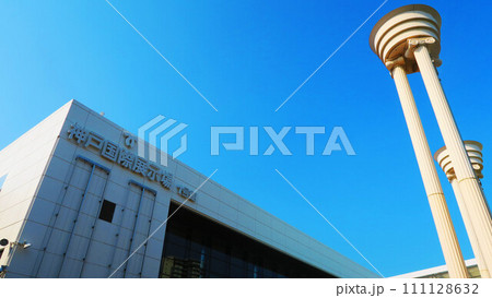 神戸ポートアイランド線の市民広場駅周囲の都市景観 神戸ポートアイランド線の市民広場駅周囲の都市景観 111128632