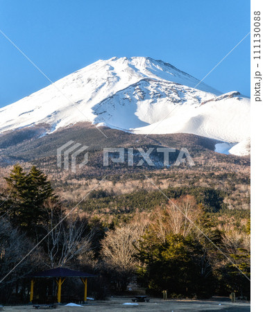 静岡県 冠雪の富士山 遠景 静岡県 冠雪の富士山 遠景 111130088