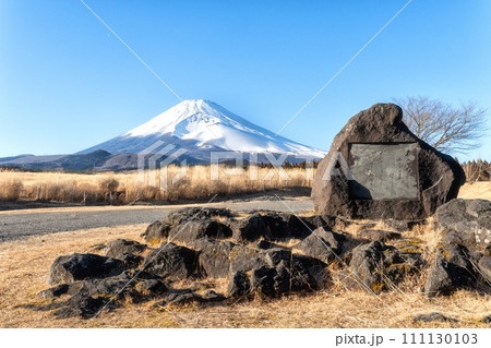 静岡県 冠雪の富士山 遠景 静岡県 冠雪の富士山 遠景 111130103