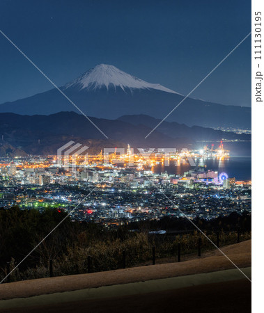 静岡県 冠雪の富士山 夜景 静岡県 冠雪の富士山 夜景 111130195