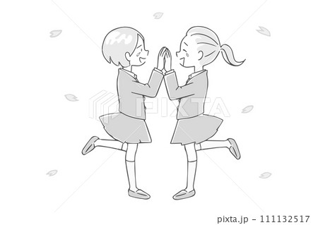 喜び合う学生の女の子たちと桜の花びら 111132517