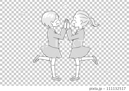 喜び合う学生の女の子たちと桜の花びら 111132517