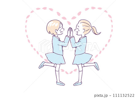 喜び合う学生の女の子たちと桜のハート 喜び合う学生の女の子たちと桜のハート 111132522