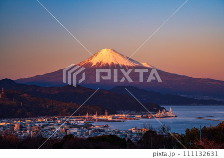 (静岡県)日本平夢テラスから望む富士山 (静岡県)日本平夢テラスから望む富士山 111132631