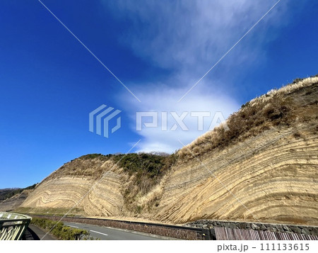 伊豆大島の地層大切断面 伊豆大島の地層大切断面 111133615
