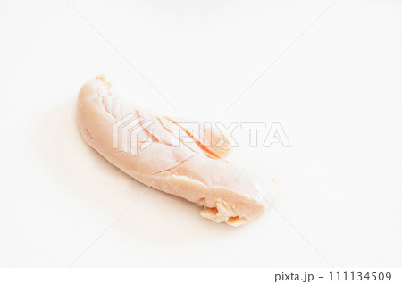 湯通しした鶏のささみ肉 111134509