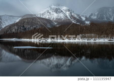 冬の上高地 111135947