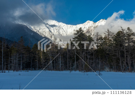 冬の上高地 111136128