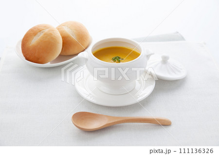 かぼちゃのポタージュスープ テーブル 111136326