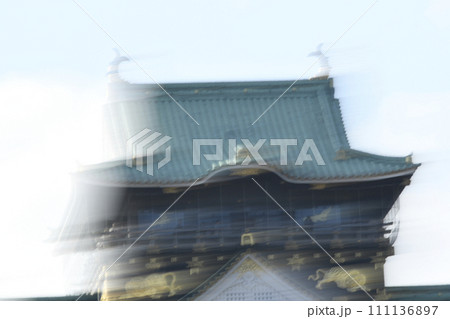 地震発生イメージ ( 大阪城公園天守閣 ) 地震発生イメージ ( 大阪城公園天守閣 ) 111136897