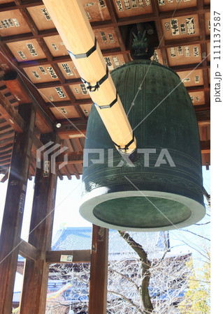 梵鐘　お寺の釣鐘　除夜の鐘 111137587