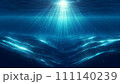抽象的な青い光線と海底 111140239
