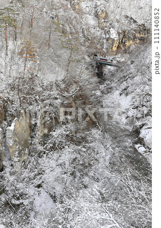 雪景色の鳴子峡（陸羽東線） 111140852