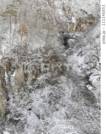 雪景色の鳴子峡（陸羽東線） 111140853