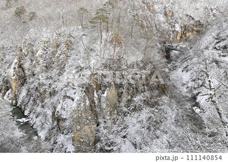 雪景色の鳴子峡（陸羽東線） 111140854
