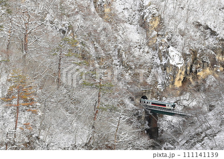 雪景色の鳴子峡(陸羽東線) 雪景色の鳴子峡(陸羽東線) 111141139