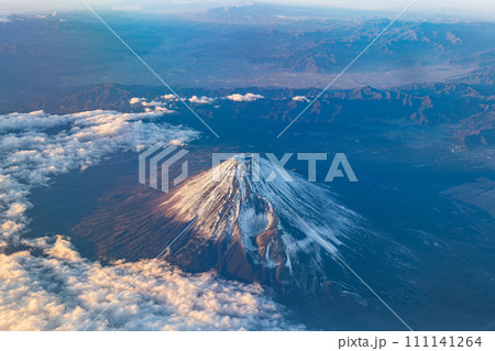 冬の富士山　空撮 111141264