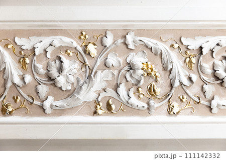 Classic luxury interior design elements, white vine and golden grapes 111142332