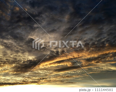 夕日に染まる雲 夕日に染まる雲 111144501