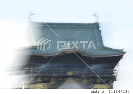 地震発生イメージ　（ 大阪城公園天守閣 ） 111147259