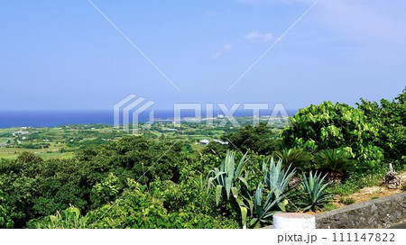 鹿児島県与論島の城(グスク)地区の高台からの風景 鹿児島県与論島の城(グスク)地区の高台からの風景 111147822