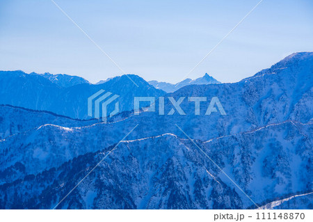【雪山素材】冬の小遠見山から見た風景【長野県】 111148870
