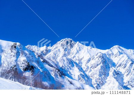 【雪山素材】冬の小遠見山から見た風景【長野県】 111148871