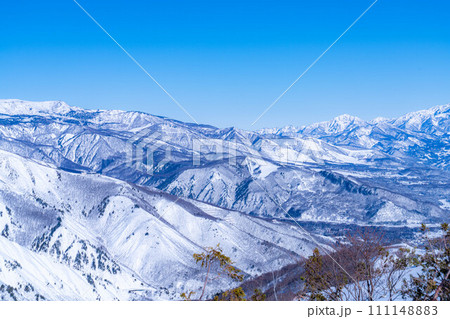 【雪山素材】冬の小遠見山から見た風景【長野県】 111148883