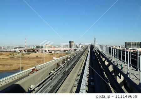 舎人ライナーから見る荒川 111149659