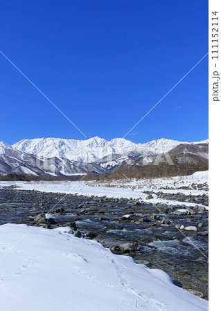 冬の白馬　山麓から望む北アルプス 111152114