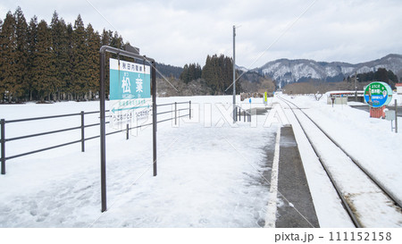 冬の秋田内陸線　松葉駅 111152158