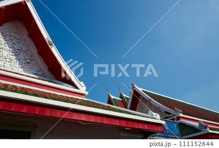 Temple designed roof at famous attraction Wat Arun in Bangkok 111152644