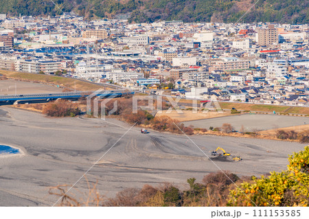 （静岡県）円山花木園から眺める安倍川河川敷の浚渫 111153585