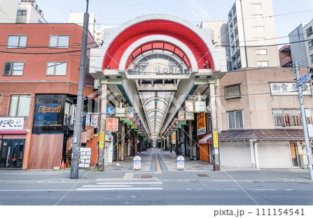 北海道札幌市 多くの店が集まる人気の観光地 札幌狸小路商店街 北海道札幌市 多くの店が集まる人気の観光地 札幌狸小路商店街 111154541
