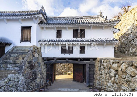 青空と国宝姫路城　ぬの門　兵庫県姫路市 111155202