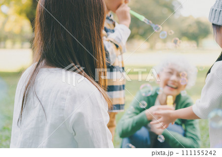 義母に懐く子どもたちと嫁 111155242