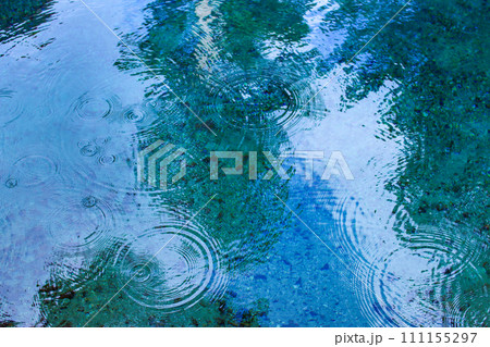 湧水と波紋 111155297