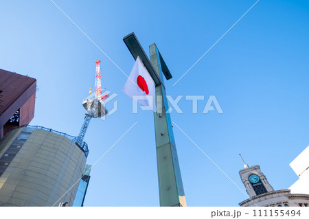 東京 銀座四丁目交差点 日の丸とタワークレーン 2024.01 東京 銀座四丁目交差点 日の丸とタワークレーン 2024.01 111155494