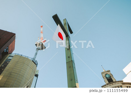 東京 銀座四丁目交差点 日の丸とタワークレーン 2024.01　フィルム調 111155499