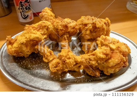 おいしい鶏の唐揚げ おいしい鶏の唐揚げ 111156329