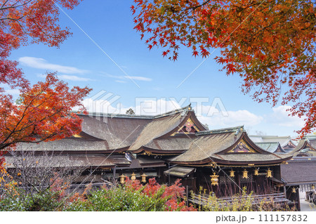 秋の京都 北野天満宮 もみじ苑展望所から望む国宝御本殿 秋の京都 北野天満宮 もみじ苑展望所から望む国宝御本殿 111157832