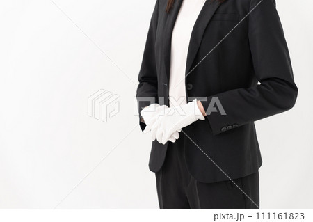 若い女性　ビジネス　白手袋　顔なし 111161823